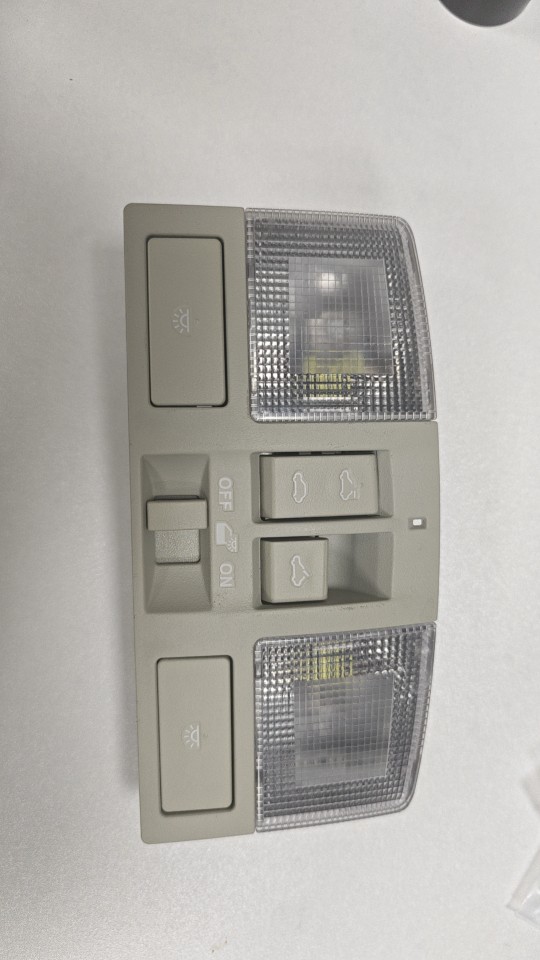 BBM6-69-970B-75适用2010-2013马自达3带天窗开关顶灯阅读灯