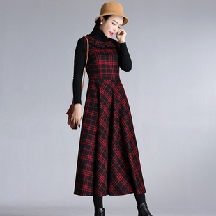 2024秋冬新款复古格子毛呢背心裙娃娃领修身连衣裙女气质打底裙