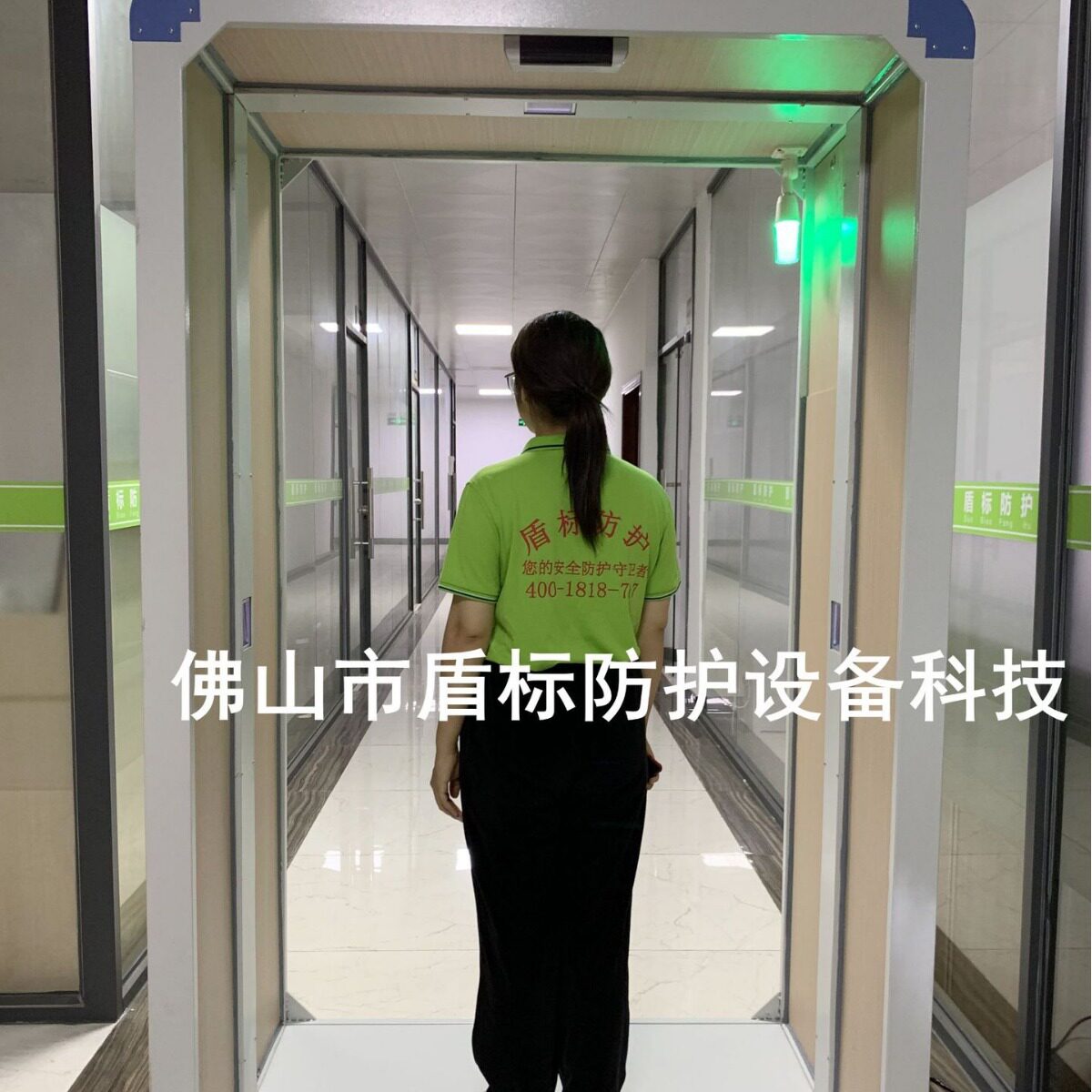 盾标防护成品紫外线杀菌测温仓人员进出感应消毒通道全身消毒门