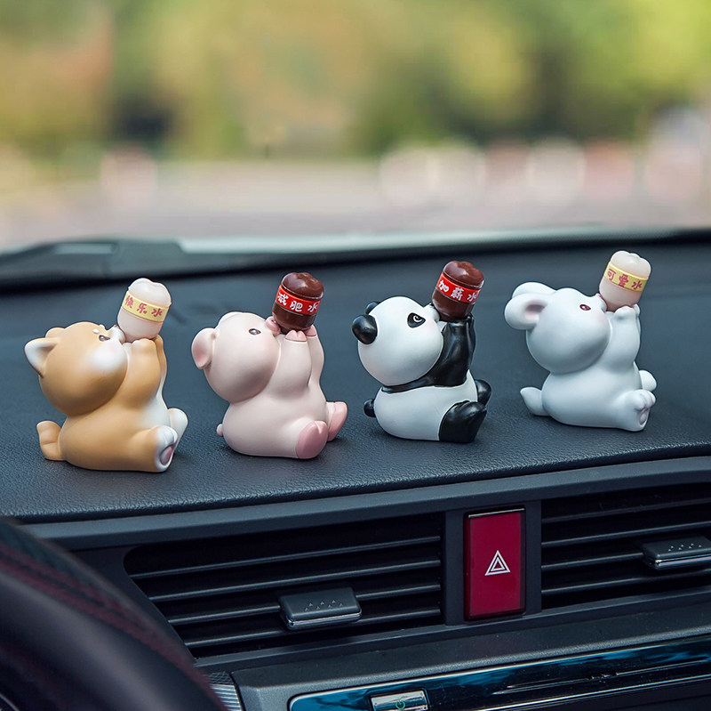 汽车摆件新款吨吨猪创意可爱高档汽车中控台公仔车内装饰用品大全