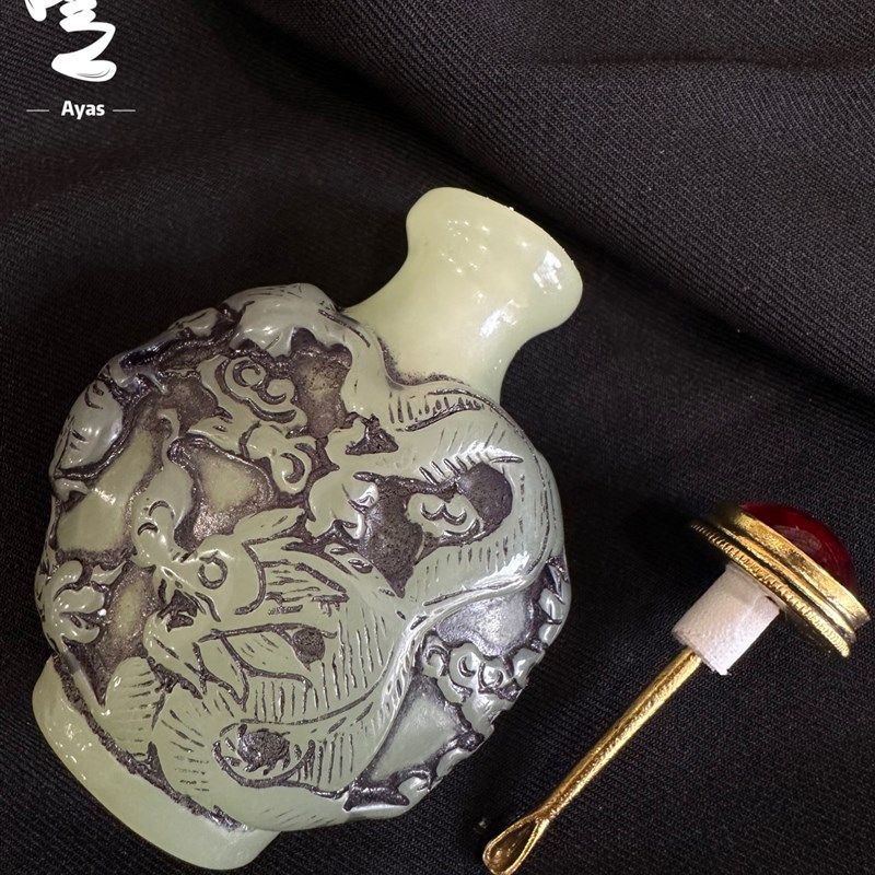 老式带勺鼻烟壶古董怀旧鼻烟具用品古典鼻壶瓶子把玩龙凤礼仪用品