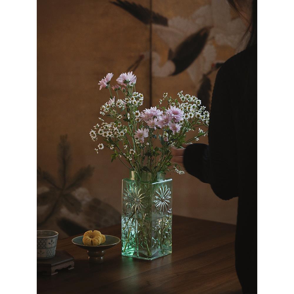 大相莲花 小雏菊浮雕玻璃花瓶 绿色玻璃花器 家居高颜值方形花插