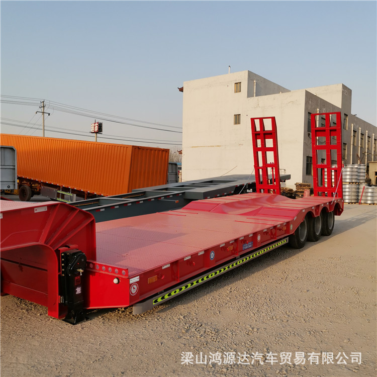 出口工程运输三桥低平板半挂车