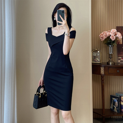 吊带露肩包臀气质连衣裙女时尚高级感轻奢日常可穿黑色小礼服裙子