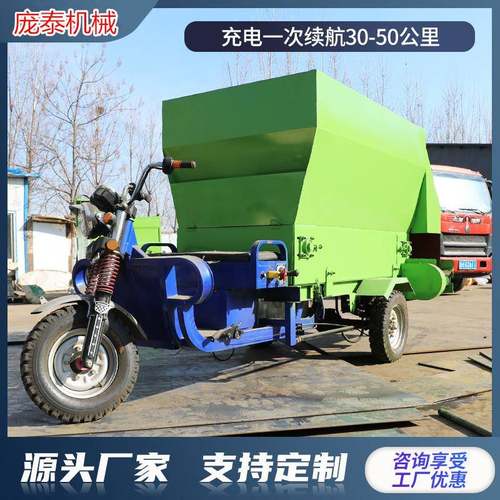 自QBW体走式粉碎搅拌撒料一投机养殖羊牛多功能料车柴油大容量喂