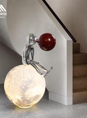 梯下转角月球摆件抽楼塑象落墅地人物吹泡泡雕轻奢UHS-0064装饰室