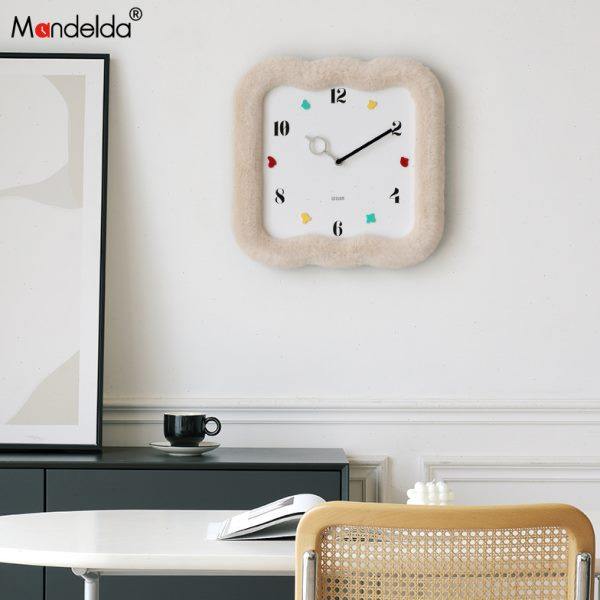 Mandelda免打孔奶油风小饼干客厅挂钟现代简约家用创意时钟表挂墙