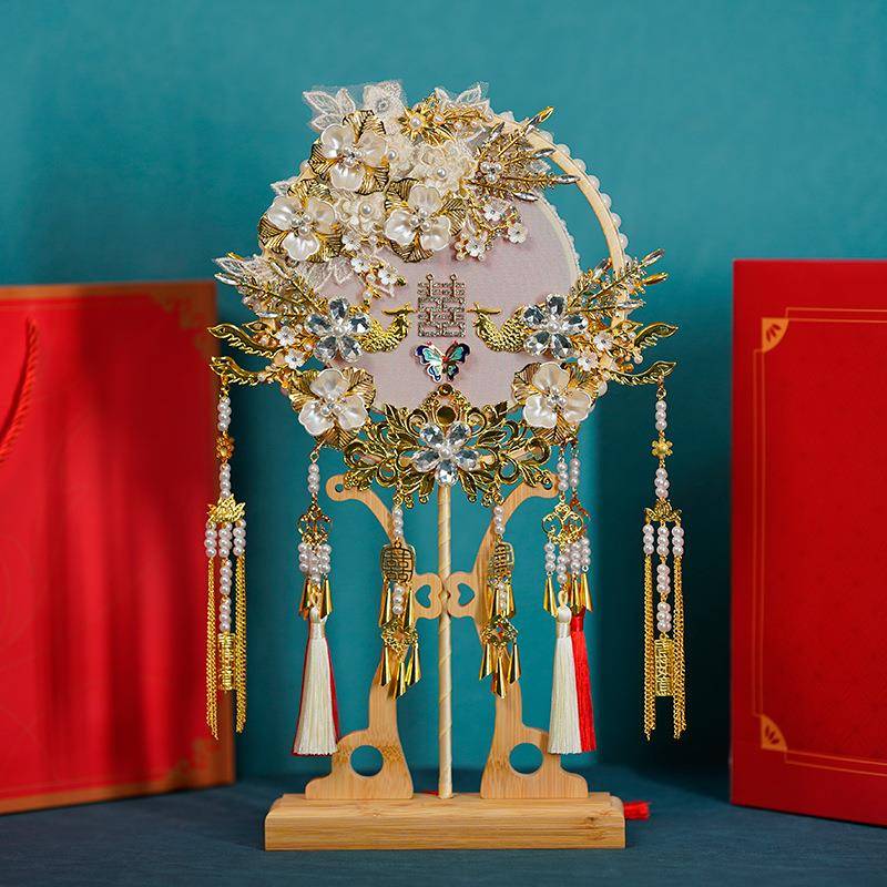 厂家直销嫁新闺团扇中式送蜜结婚出遮面扇子82502成品材料娘包