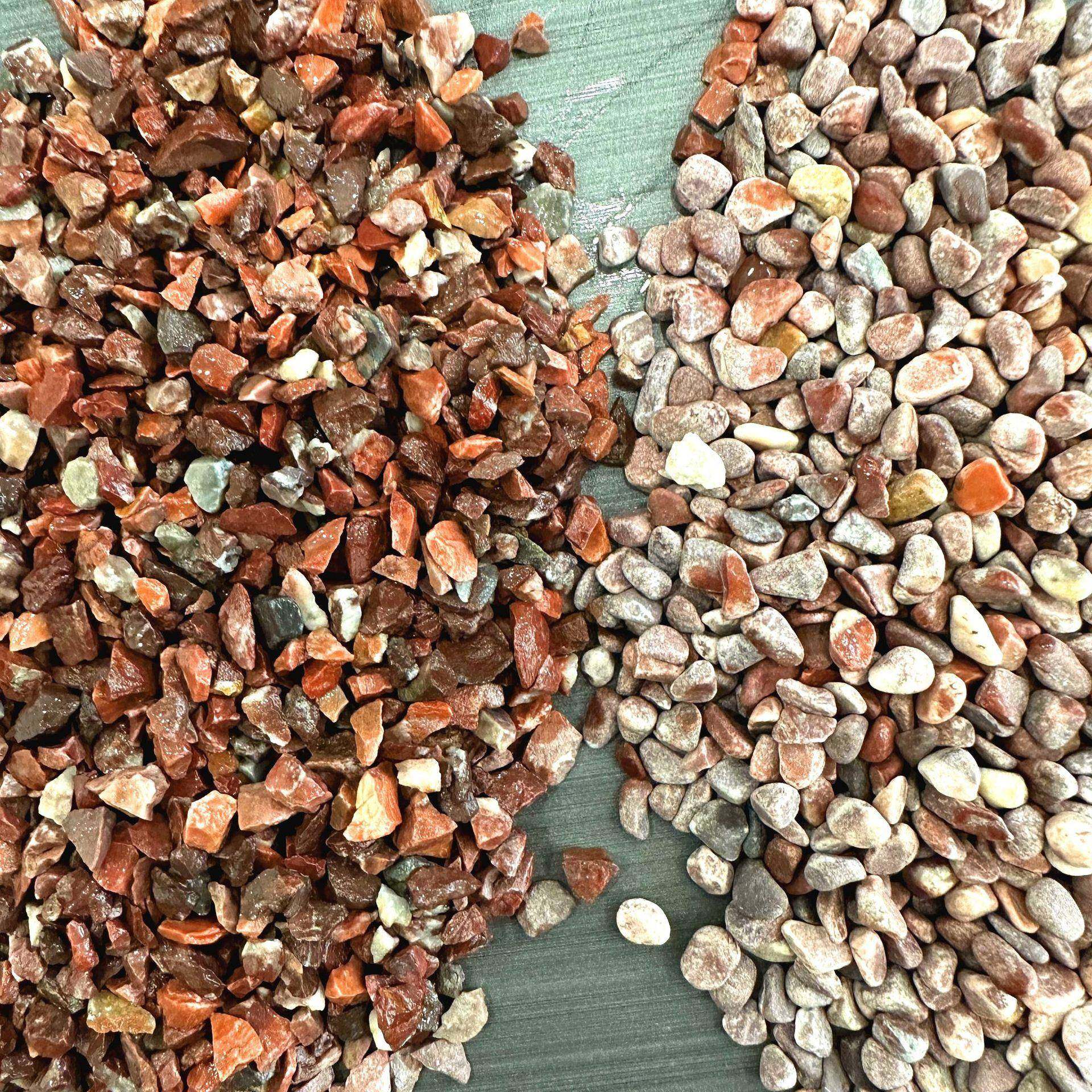 胭地红石子厂家工程铺路子鸡血红石透水坪脂胶NIZ粘石造景小石头