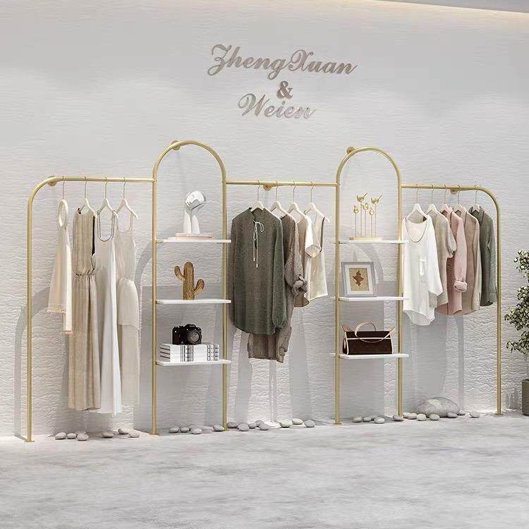 女装店货架展示架上墙壁挂架金色陈列架服装店装修设计衣服陈列架