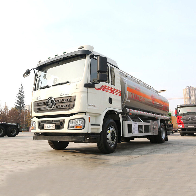 陕汽大型油罐车20吨大型运油车运油车生产厂家油罐车出口