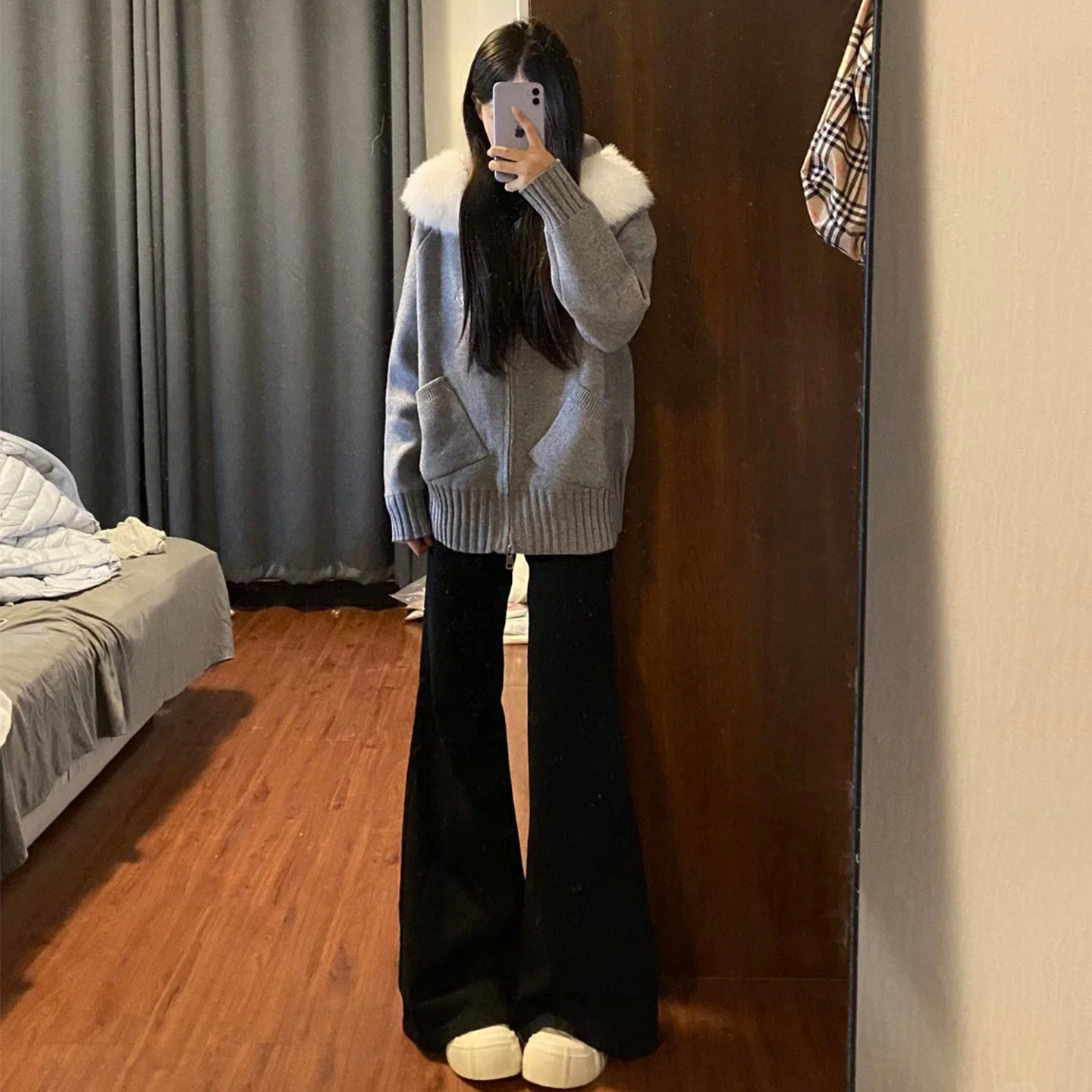 黑色不贴腿弹力微喇牛仔裤女2025秋冬加绒高腰修身显瘦阔腿喇叭裤