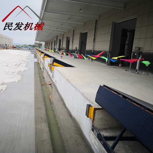 厂家出售液压装卸货平台移动式固定式车载升降登车桥集装箱过桥