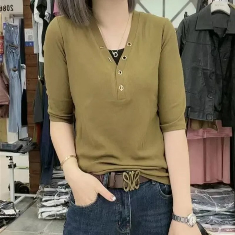 2024秋新款设计感V领中袖T恤打底衫女修身显瘦百搭七分袖上衣小衫