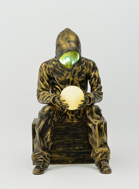 电镀潮玩艺术雕塑抽象人物坐姿网红打卡装饰酒吧开业大型落地摆件