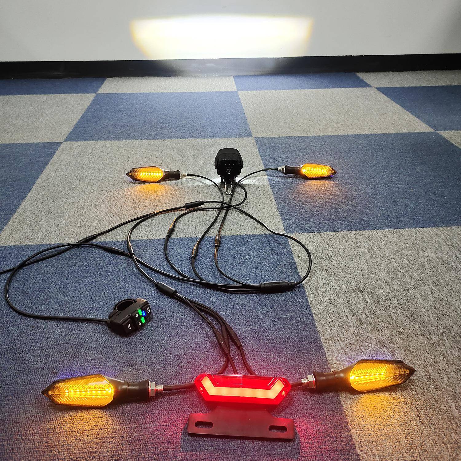 BKE近电动自行车三车KNRE灯组转轮向灯刹车灯喇叭6W光灯防水线