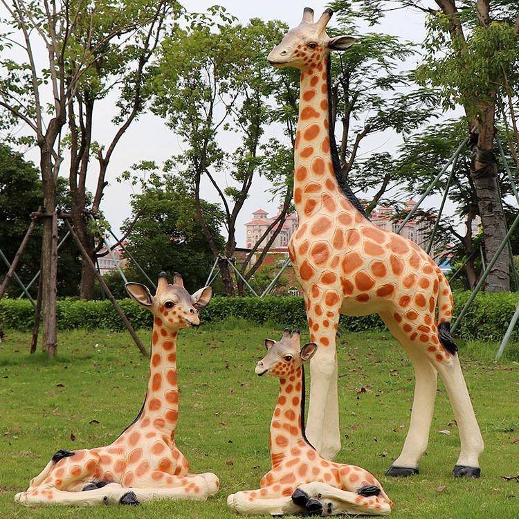 仿颈真动物长鹿摆件林外大型玻璃钢雕RSK塑幼儿园景观小品落户地