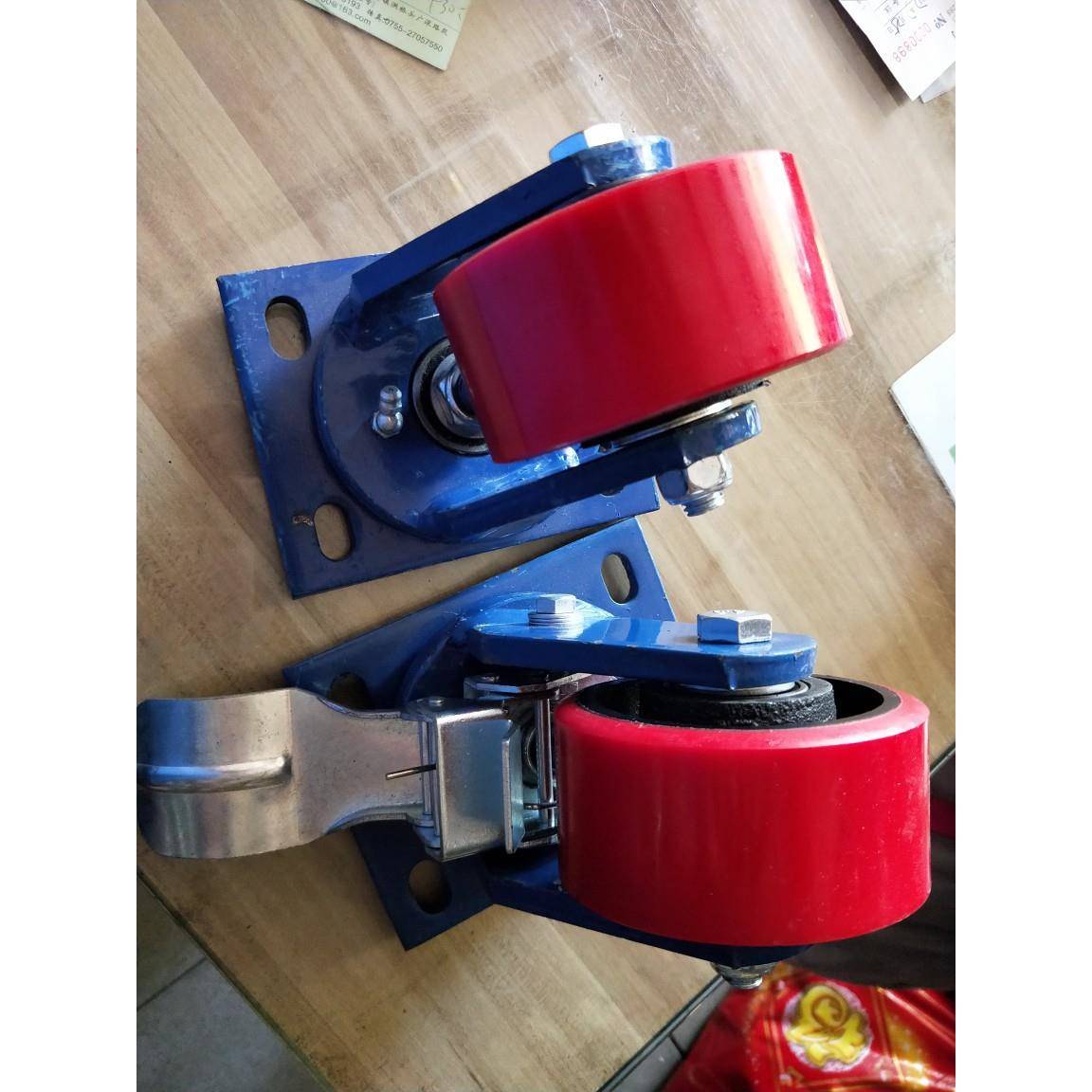 无品牌/4架寸U蓝载重万向铁心双轴承型聚氨脂P脚轮