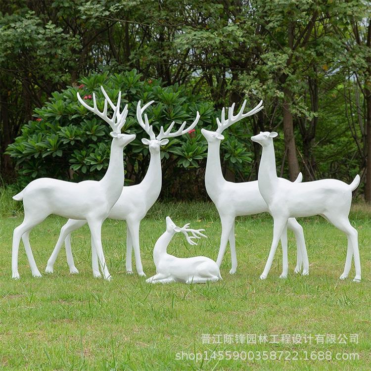 白色小鹿玻璃钢室外美陈雕塑