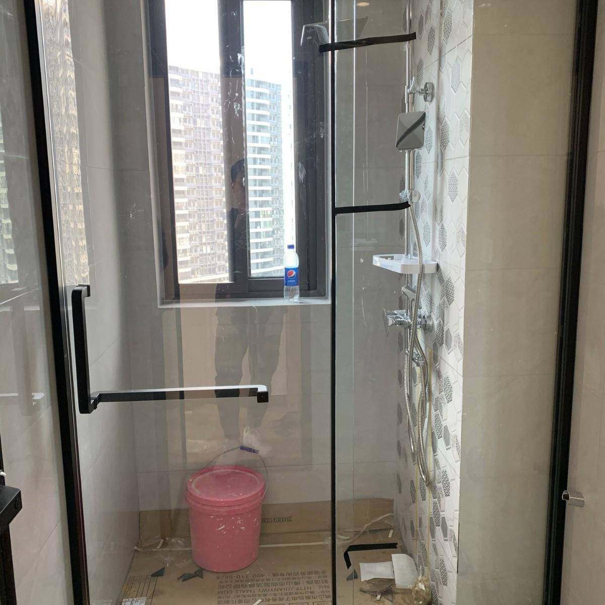 简淋浴房扇形玻璃易门体洗澡间黑整框441隔断屏风浴屏室房干湿分