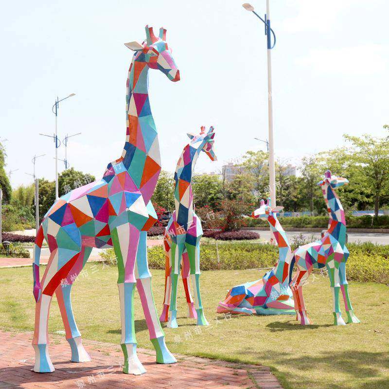 户外大型MIB工品玻璃钢几何颈鹿塑别墅花园林雕景观楼盘商长场装