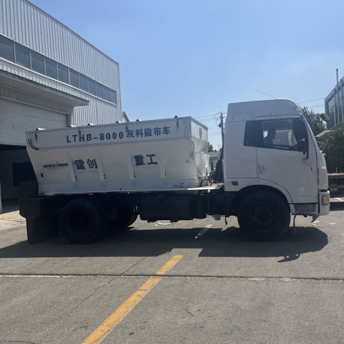 8方自走式撒布机罐装水泥灰料撒布车撒灰速度可控制