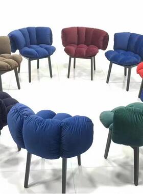 2024edra意式极简家用无扶手新款花瓣白蜡木黑色脚绒布紫色餐椅