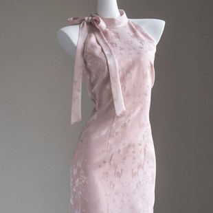 芷汀娇芷新中式粉色竹叶提花蝴蝶结挂脖旗袍敬酒服订婚连衣裙
