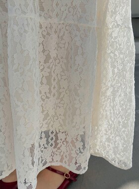 白色连衣裙2025春季新款220斤胖mm加大码V领气质显瘦蕾丝吊带长裙