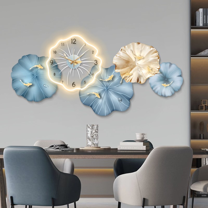 九鱼图餐厅装饰画轻奢高级感钟表挂钟客厅2024新款带灯背景墙挂画