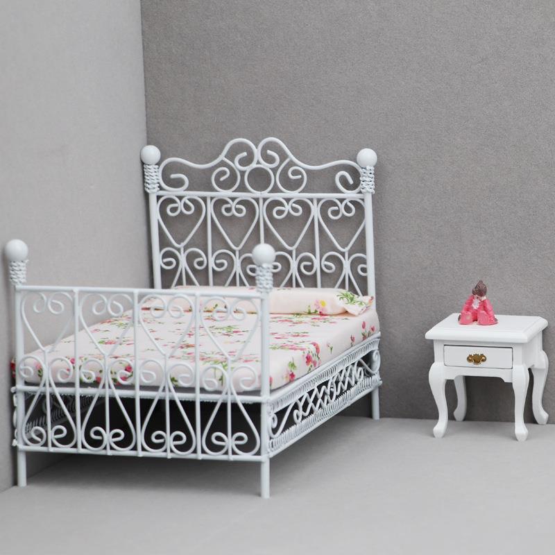 1:12娃娃屋dollhouse迷你家具卧室场景微缩摆件袖珍铁艺双人床