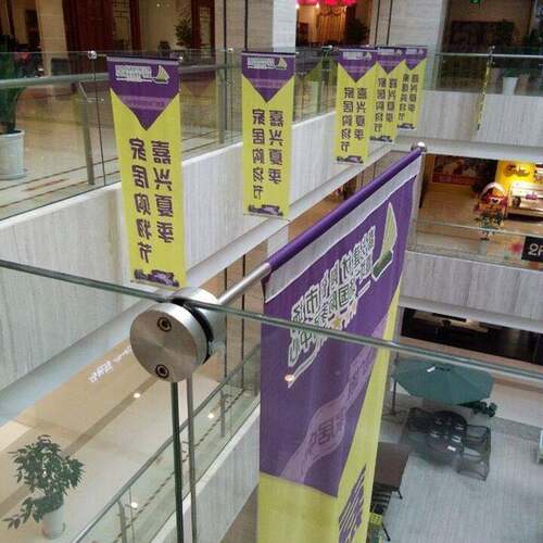 2022UEY广款商场吊告玻璃夹热玻璃侧旗杆不锈钢旗杆环廊旗杆幔