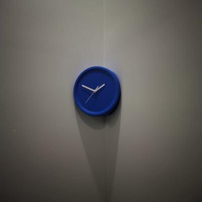 ins风装客拐厅转角时创意角挂钟钟简约阳角墙面饰钟表XYB挂墙感