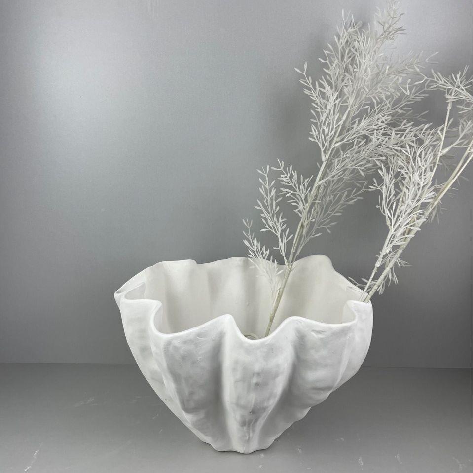 极简现代样板房家宿居软装CDD饰品黑白荷叶形民处售楼桌面插器摆