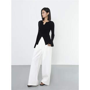 ousph 白色小V领修身显瘦针织打底衫女2024春款喇叭长袖开叉上衣