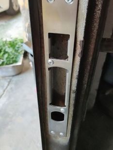 防盗门导向片不锈钢压边条锁舌片锁扣塑料壳家用锁具锁体门框配件