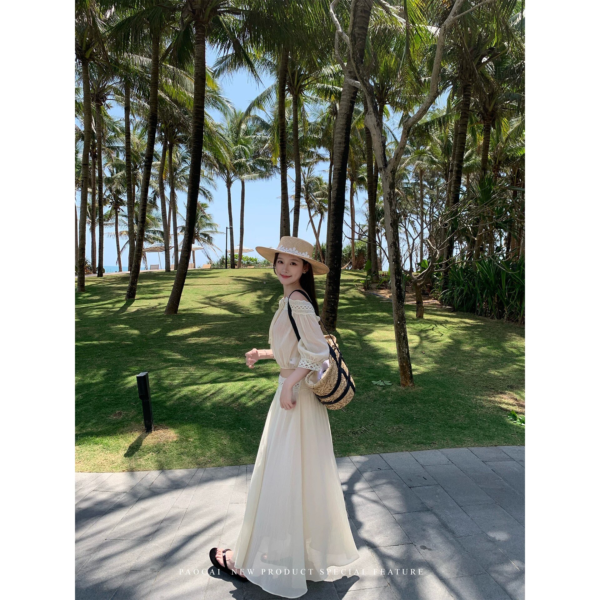 已出货适合云南新疆草原旅游穿搭女夏白色镂空花边一字肩连衣裙