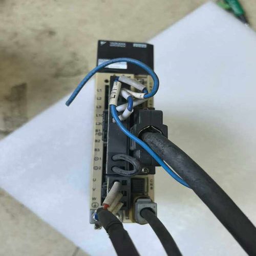 安川SGDV-2R8A01B002000,400w原装拆机,