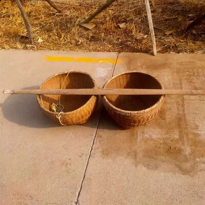 民俗老物件老挑担农家乐民俗展览扁担加挑筐怀旧复古老农具道具