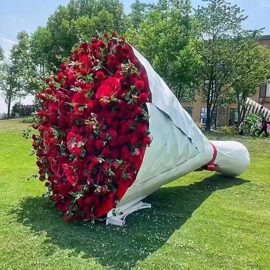 婚礼网红打卡巨型玫瑰美陈引流