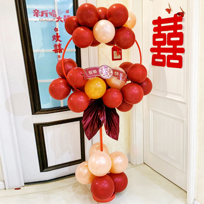 婚庆红色气球圆环立柱客厅布置