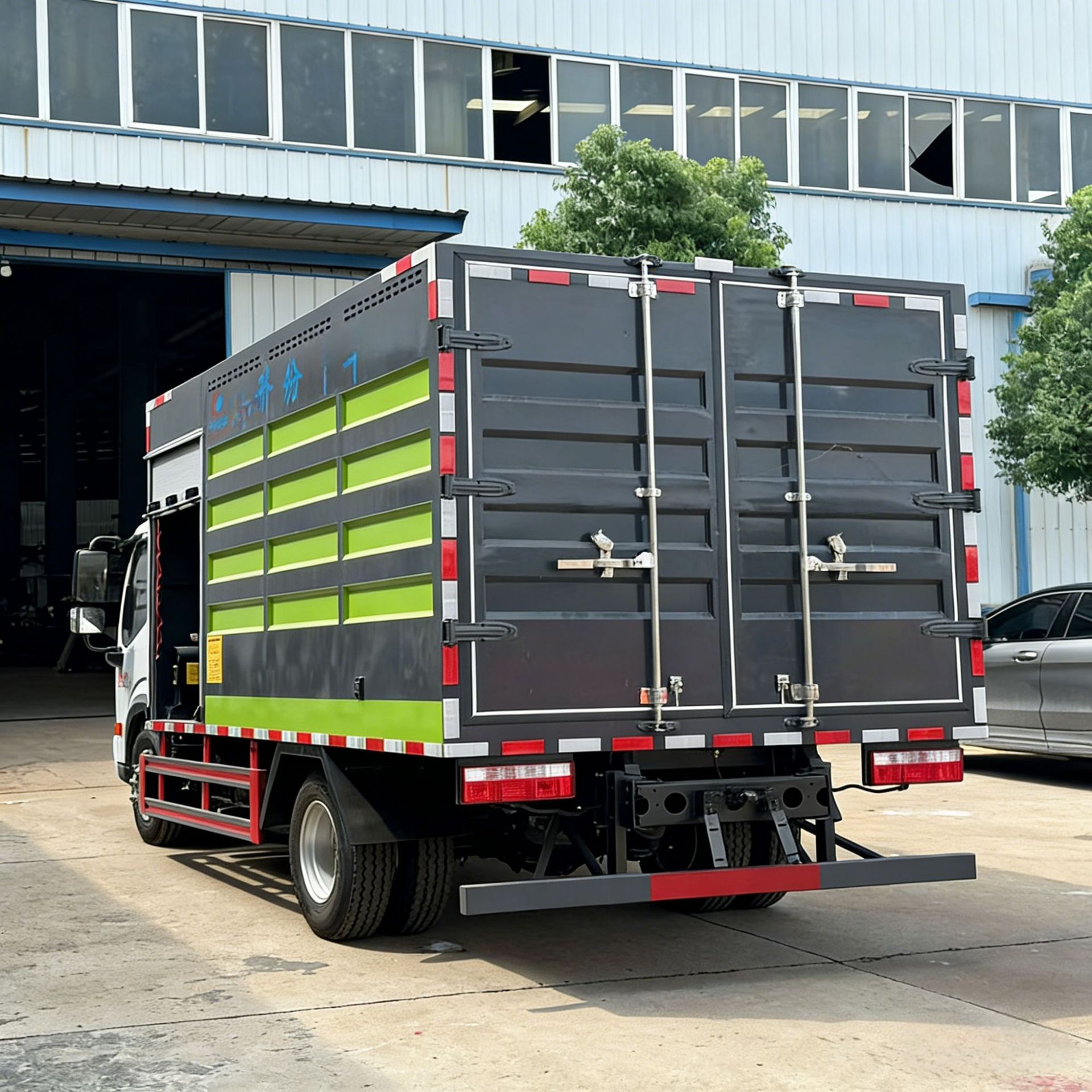 电动静音环保多功能树枝粉碎车