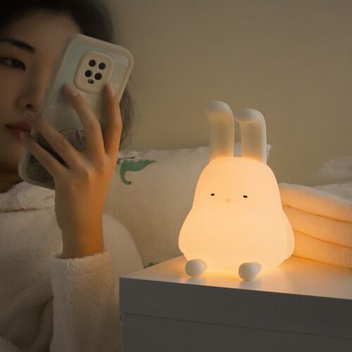 MUID折耳兔拍拍灯硅胶柔光护眼卧室睡眠灯床头喂奶小夜灯儿童新款