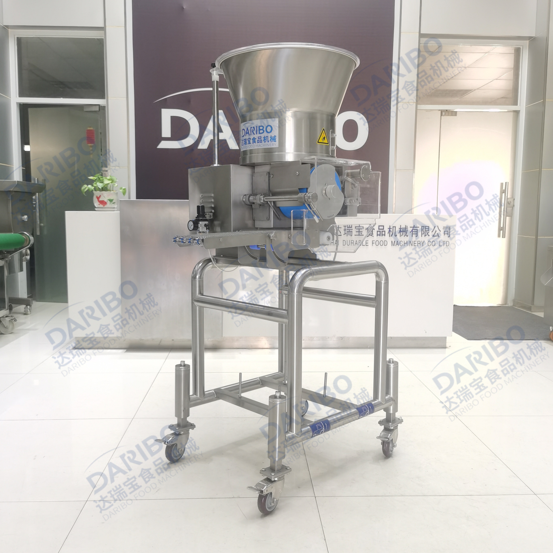 W梅菜肉饼成型机 全自动麦乐鸡块成型机 圆形肉饼压饼机厂家直供