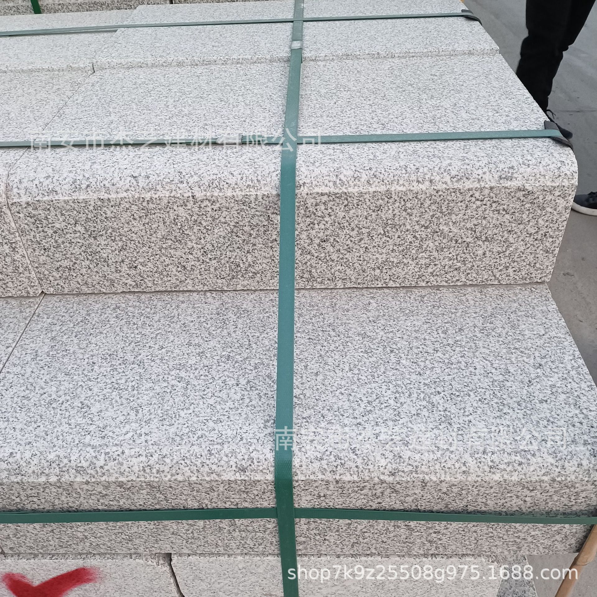 芝麻白天然花岗岩公路沿石侧石路牙石路边平石条石路肩马路牙子