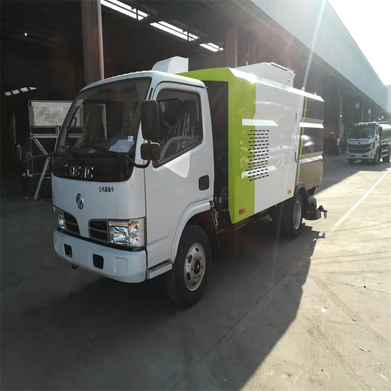 东风5方后置小型道路清扫吸尘车