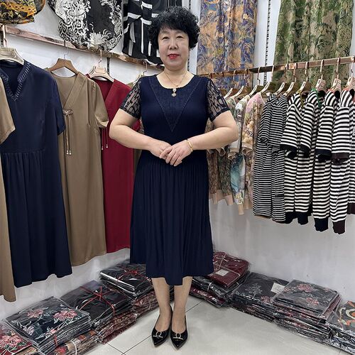 中老年夏装圆领压褶简约连衣裙女小个子遮肚50岁妇女百搭减龄短袖