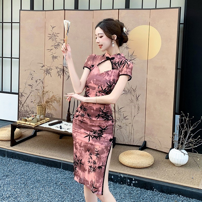 2024新中式国风年轻气质优雅性感镂空开叉短袖旗袍连衣裙女技师服