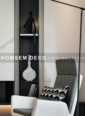 样板间入门玄关金属坐姿人物摆件样品屋展示中心民宿酒店大雕塑装