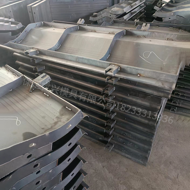 防撞墙模具建筑工地水泥防撞护栏钢模板预制混凝土浇筑隔离墙定制